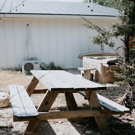 Spring BranchHummingbird Haus - Hill Country Views On 20 Acres With Firepit别墅 外观 照片