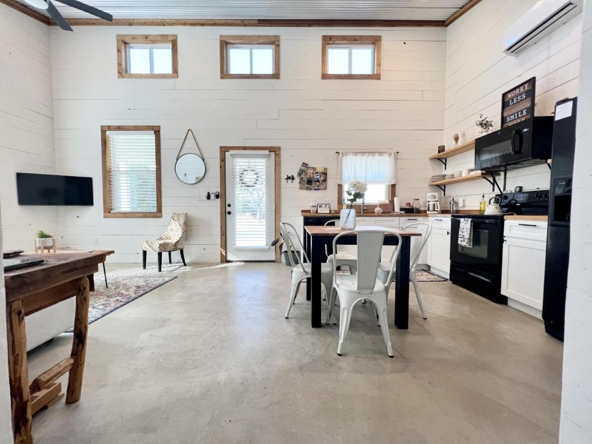 Spring BranchHummingbird Haus - Hill Country Views On 20 Acres With Firepit别墅 外观 照片
