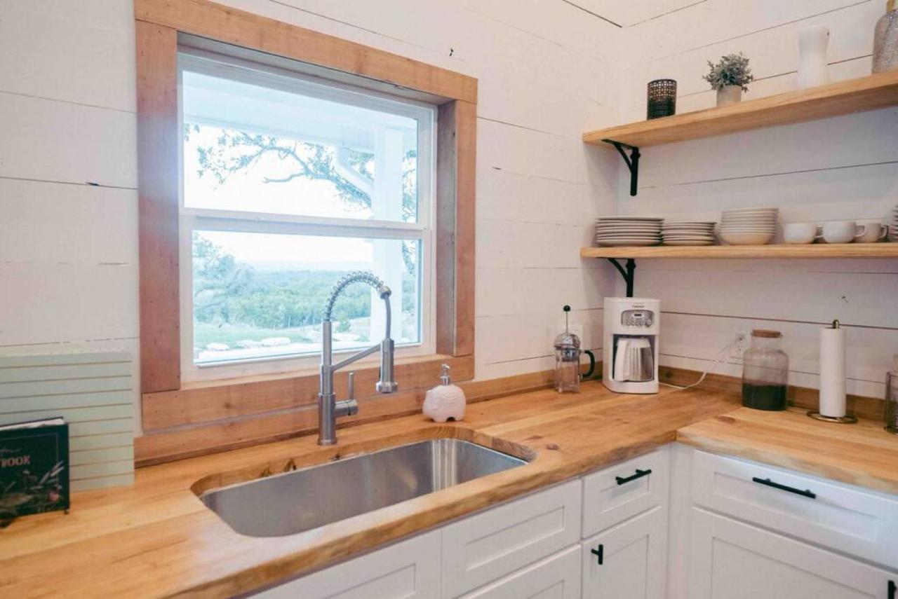 Spring BranchHummingbird Haus - Hill Country Views On 20 Acres With Firepit别墅 外观 照片